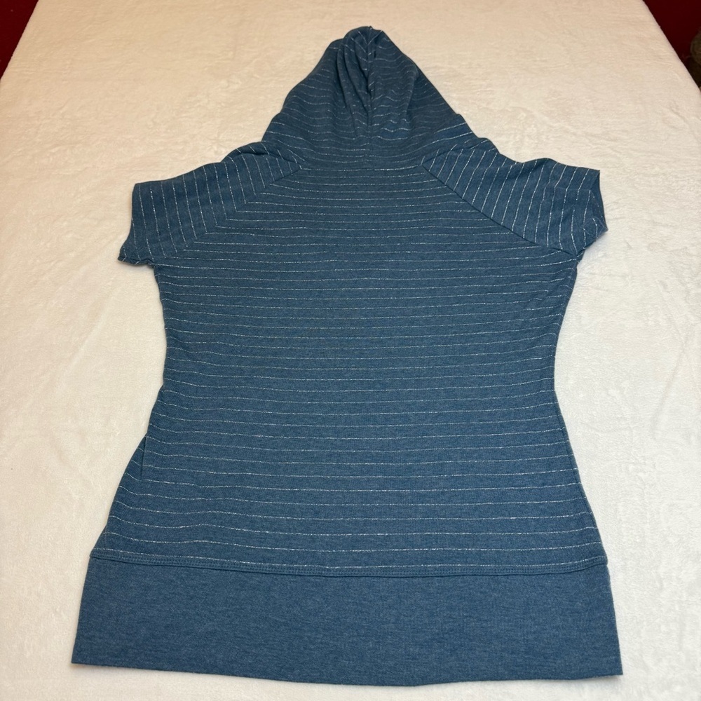 Maurices Blue and Silver Striped Short Sleeve Hoodie with Pockets - Picture 2 of 9
